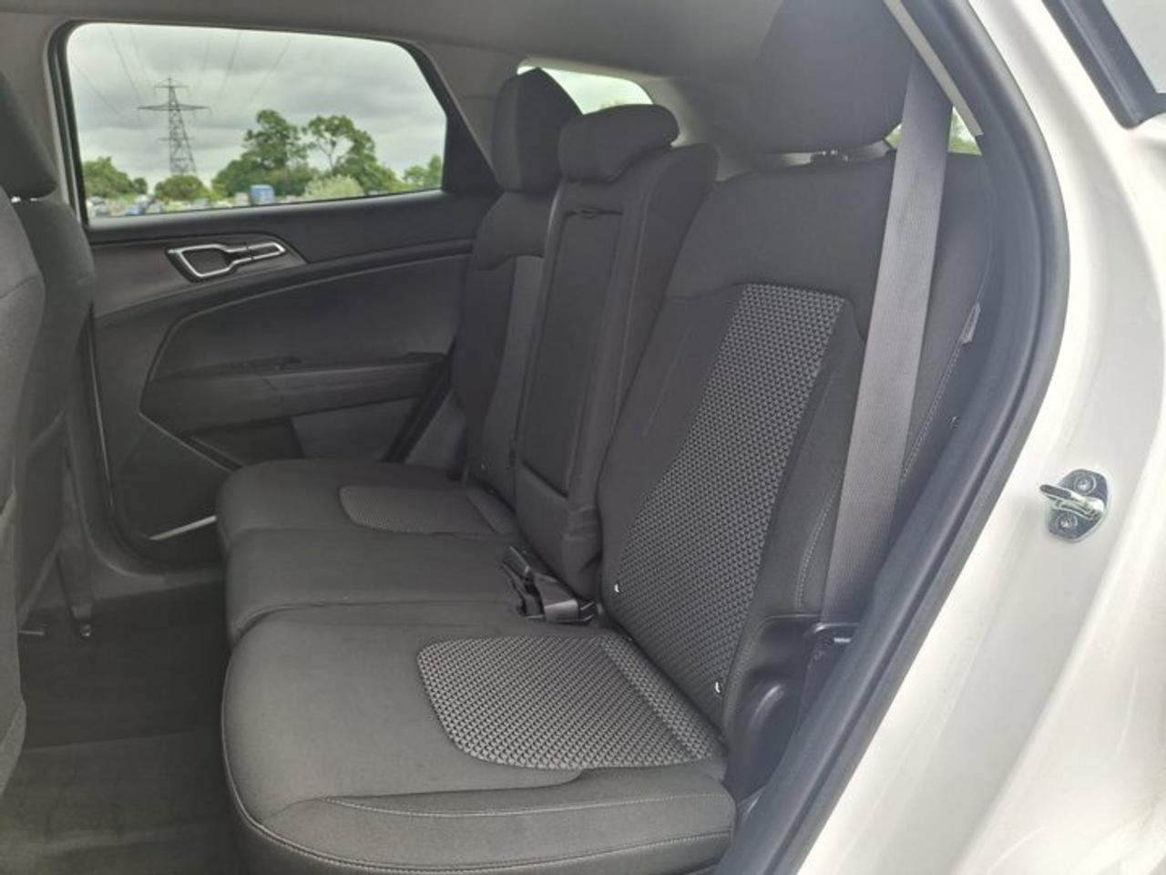 2024 Kia Sportage LX AWD | Heated Seats | CarPlay + Android | Rear Camera | and More ! Photo