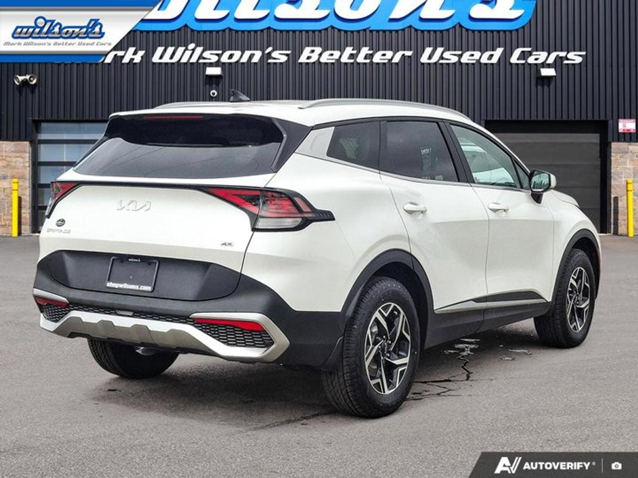 2024 Kia Sportage LX AWD | Heated Seats | CarPlay + Android | Rear Camera | and More ! Photo4