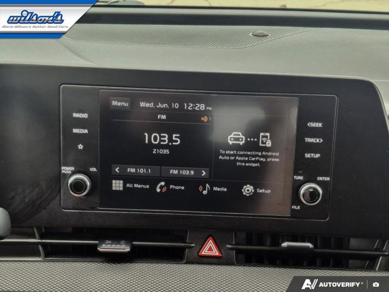 2024 Kia Sportage LX AWD | Heated Seats | CarPlay + Android | Rear Camera | and More ! Photo