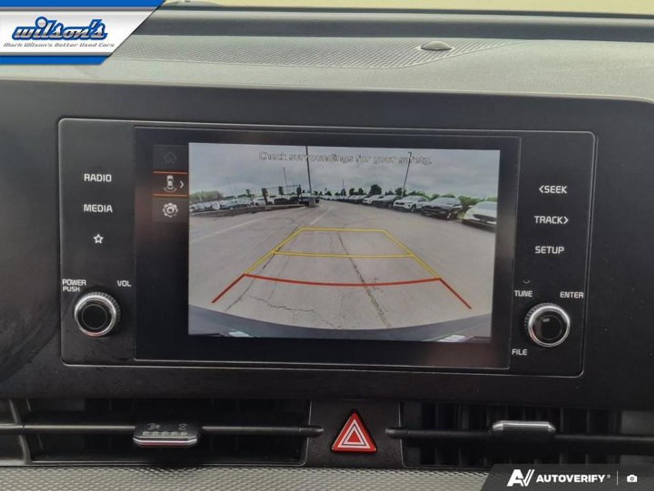 2024 Kia Sportage LX AWD | Heated Seats | CarPlay + Android | Rear Camera | and More ! Photo