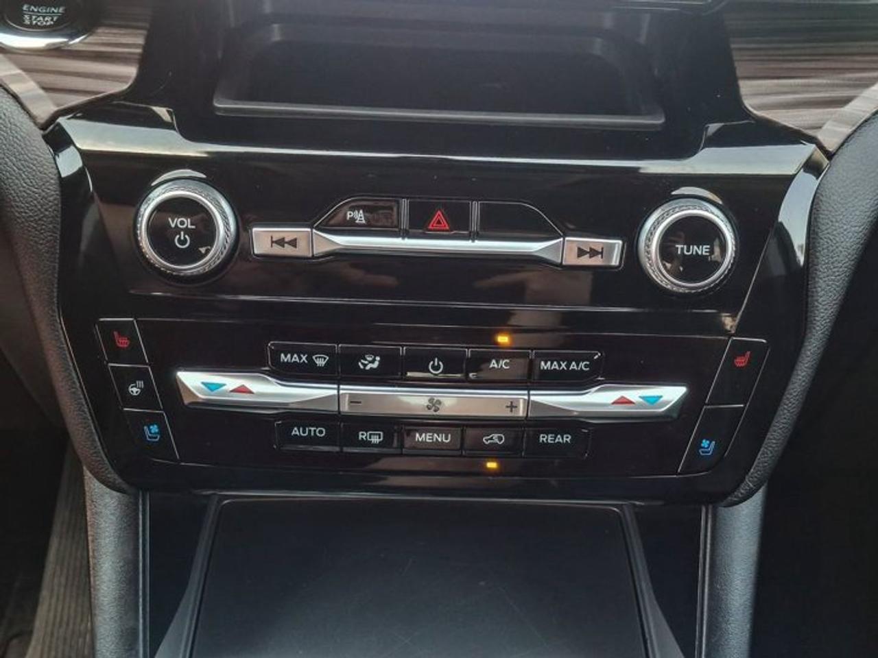 2024 Ford Explorer Limited AWD | Leather | Nav | Adaptive Cruise | Cooled + Heated Seats | Heated Wheel & Much More ! Photo