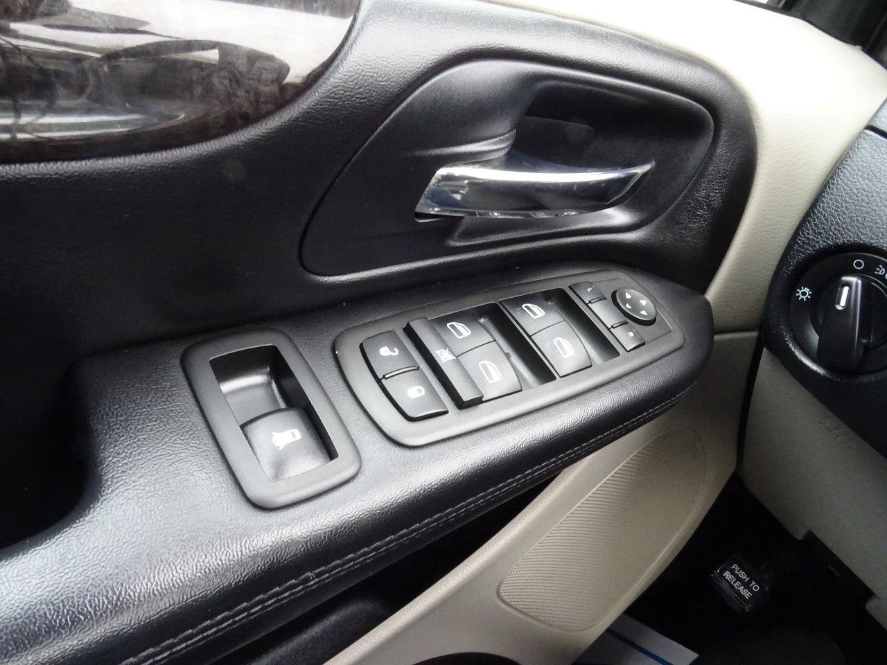 2012 Dodge Grand Caravan SE Photo