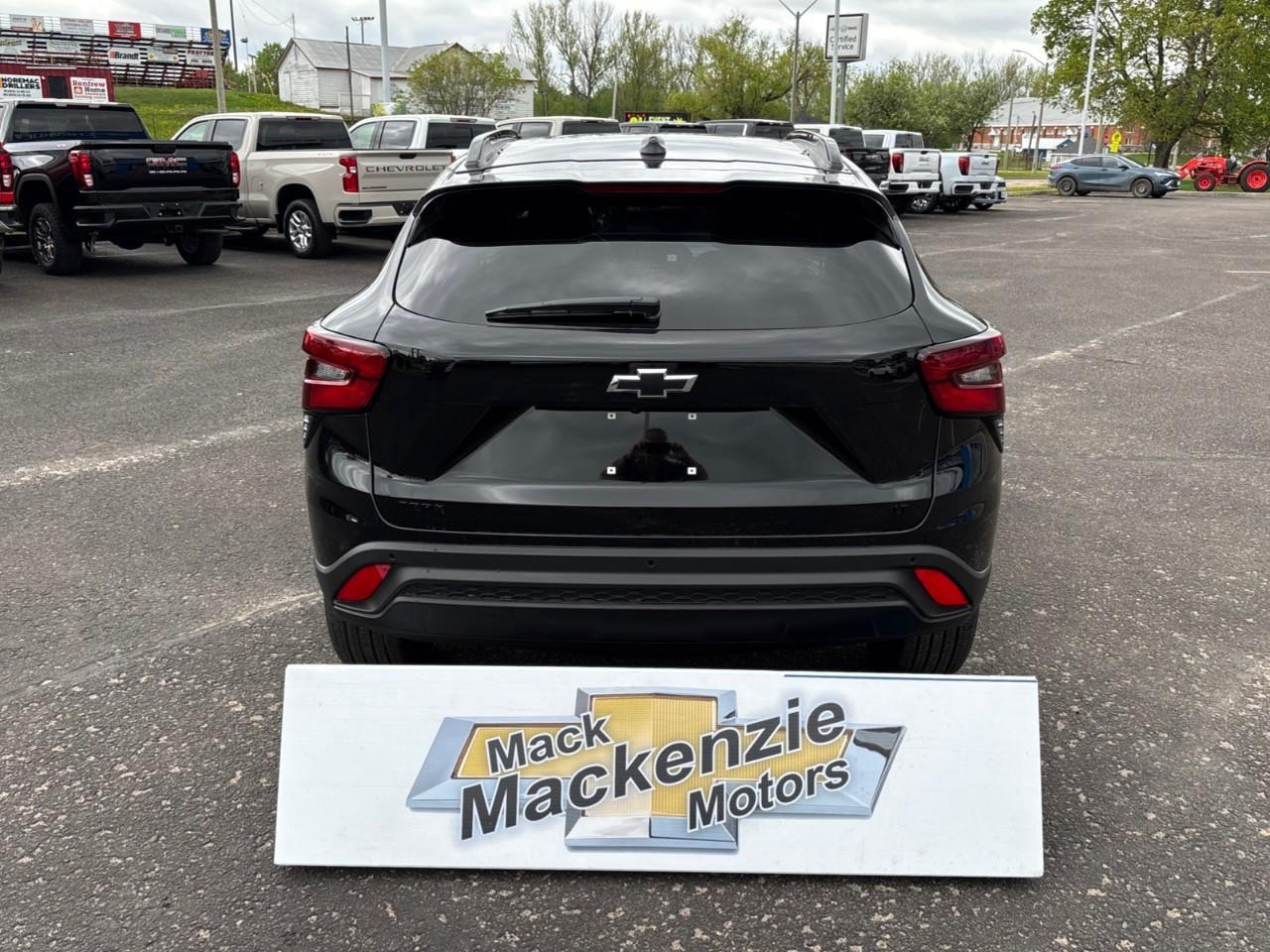 2026 Chevrolet Trax LT New Small 5 Passenger FWD SUV with Heated Front Seats, Heated Steering Wheel and an 11 Diagonal Touchscreen Radio with Wireless Apple Carplay/Android Auto Photo