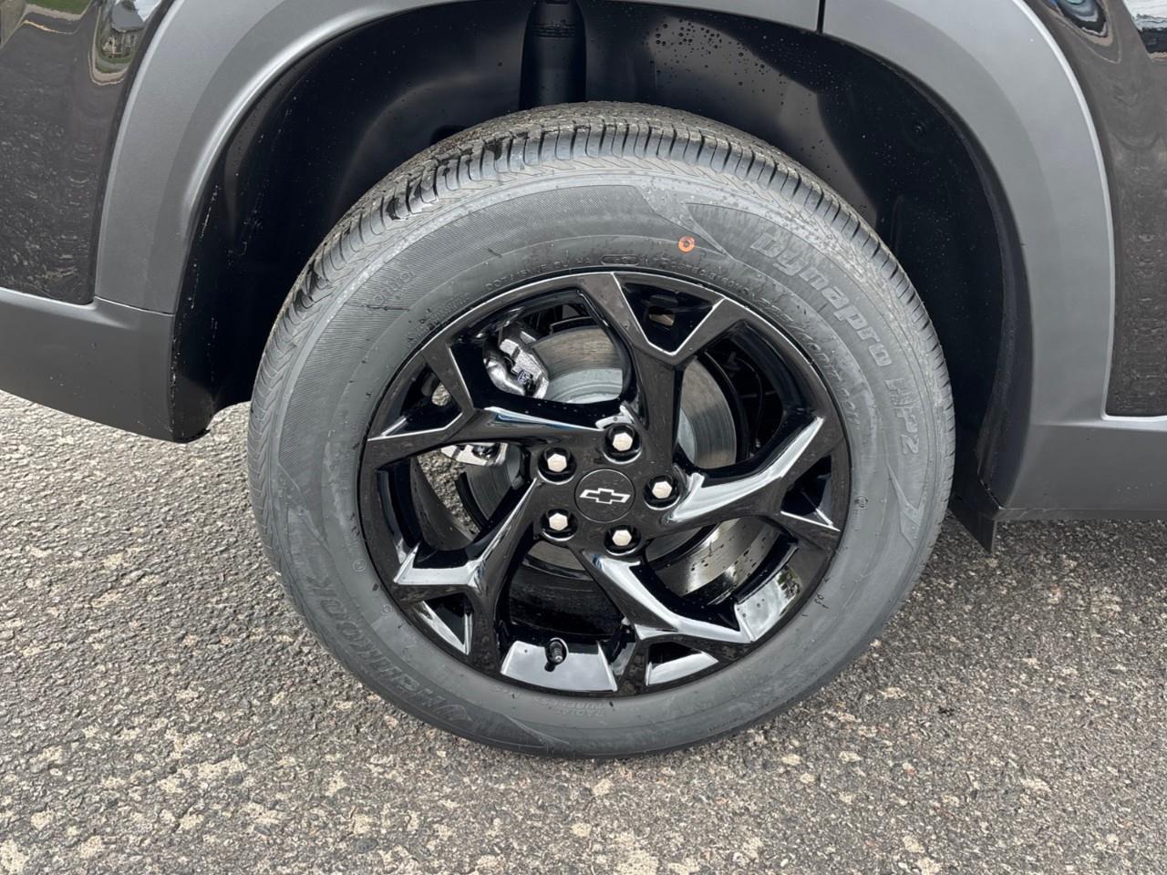 2026 Chevrolet Trax LT New Small 5 Passenger FWD SUV with Heated Front Seats, Heated Steering Wheel and an 11 Diagonal Touchscreen Radio with Wireless Apple Carplay/Android Auto Photo
