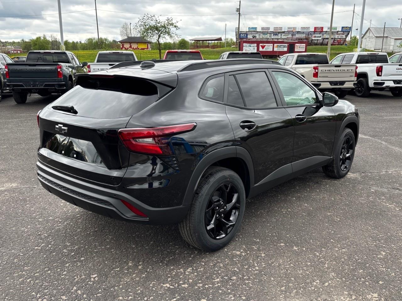 2026 Chevrolet Trax LT New Small 5 Passenger FWD SUV with Heated Front Seats, Heated Steering Wheel and an 11 Diagonal Touchscreen Radio with Wireless Apple Carplay/Android Auto Photo