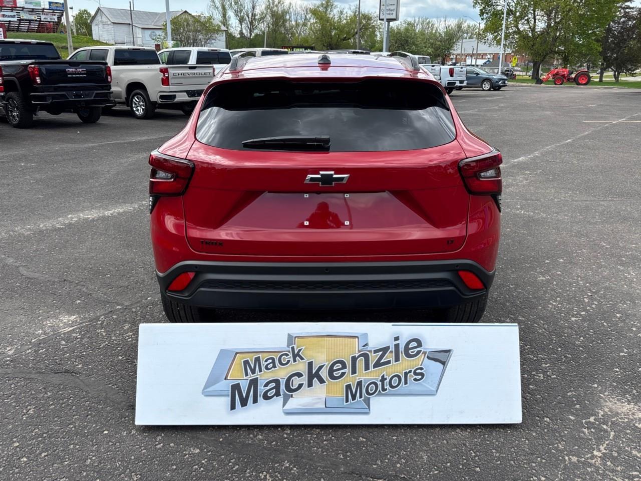 2026 Chevrolet Trax LT New Small 5 Passenger FWD SUV with Heated Front Seats, Heated Steering Wheel and an 11 Diagonal Touchscreen Radio with Wireless Apple Carplay/Android Auto Photo