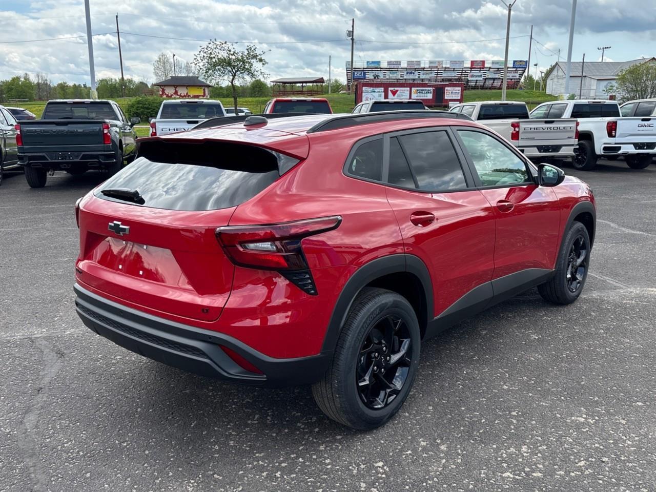 2026 Chevrolet Trax LT New Small 5 Passenger FWD SUV with Heated Front Seats, Heated Steering Wheel and an 11 Diagonal Touchscreen Radio with Wireless Apple Carplay/Android Auto Photo