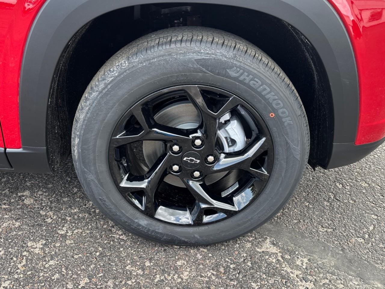 2026 Chevrolet Trax LT New Small 5 Passenger FWD SUV with Heated Front Seats, Heated Steering Wheel and an 11 Diagonal Touchscreen Radio with Wireless Apple Carplay/Android Auto Photo