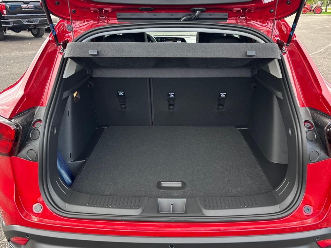 2026 Chevrolet Trax LT New Small 5 Passenger FWD SUV with Heated Front Seats, Heated Steering Wheel and an 11 Diagonal Touchscreen Radio with Wireless Apple Carplay/Android Auto Photo