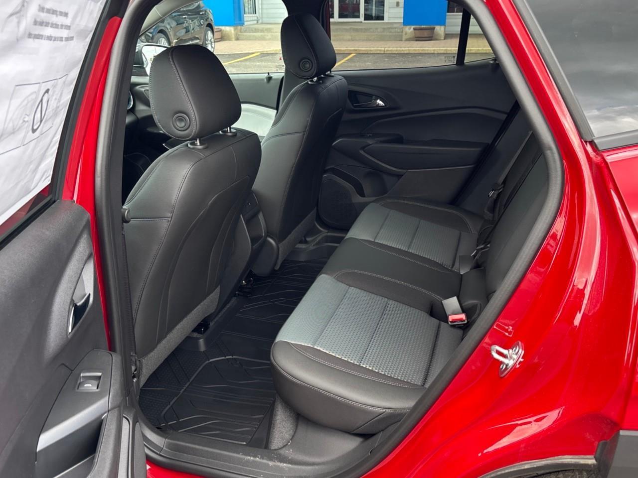 2026 Chevrolet Trax LT New Small 5 Passenger FWD SUV with Heated Front Seats, Heated Steering Wheel and an 11 Diagonal Touchscreen Radio with Wireless Apple Carplay/Android Auto Photo