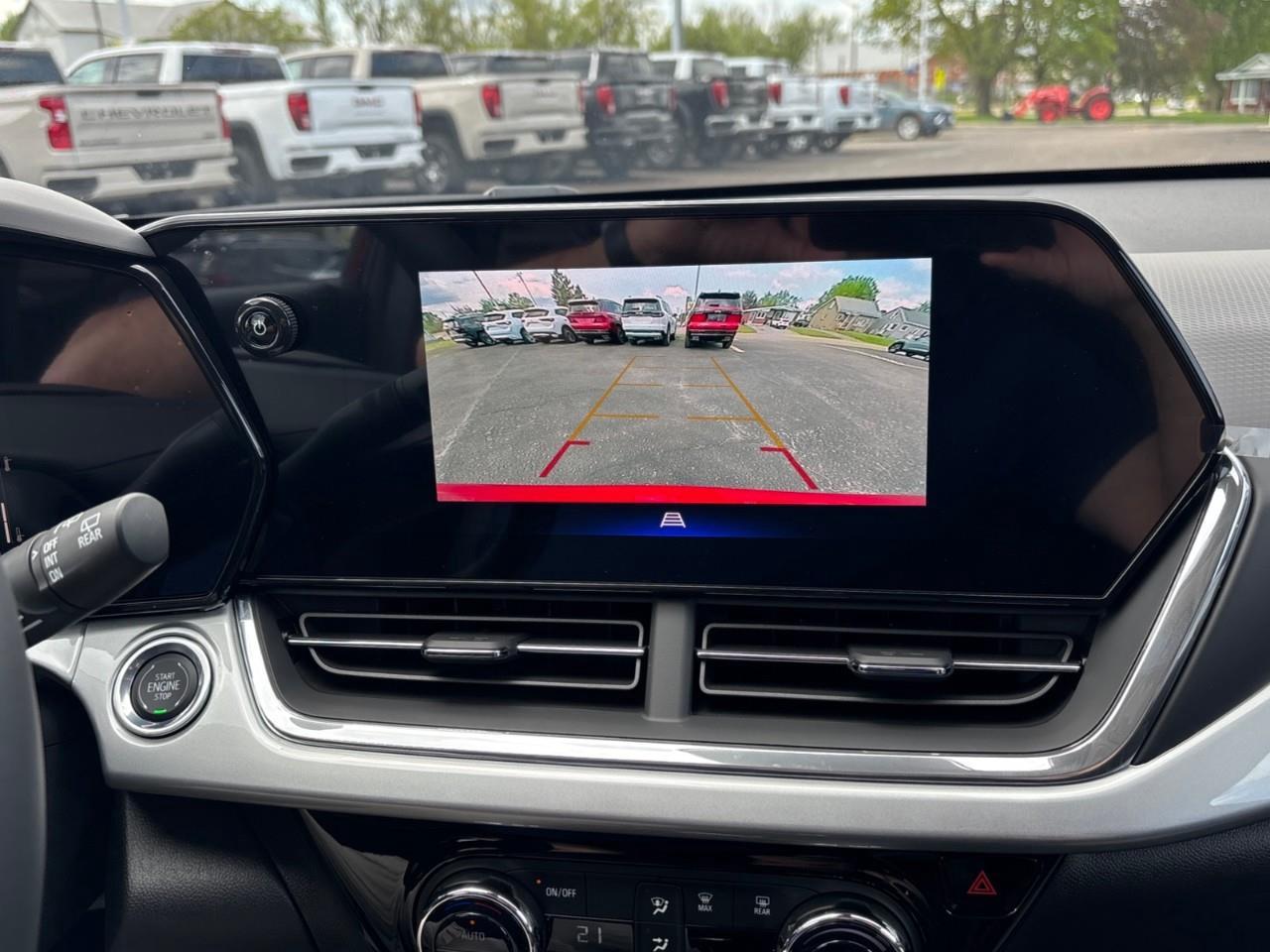2026 Chevrolet Trax LT New Small 5 Passenger FWD SUV with Heated Front Seats, Heated Steering Wheel and an 11 Diagonal Touchscreen Radio with Wireless Apple Carplay/Android Auto Photo