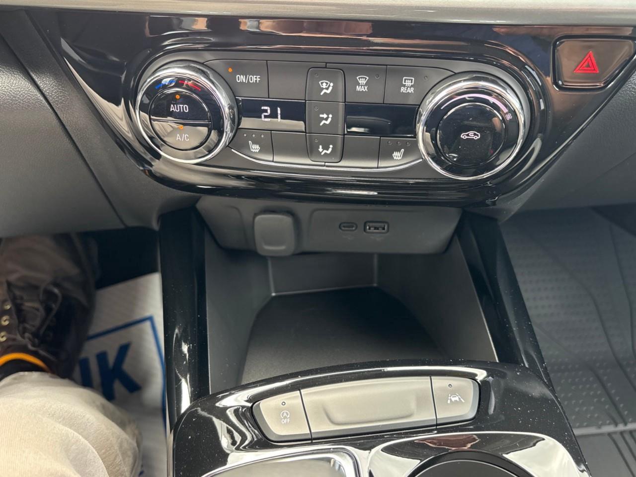 2026 Chevrolet Trax LT New Small 5 Passenger FWD SUV with Heated Front Seats, Heated Steering Wheel and an 11 Diagonal Touchscreen Radio with Wireless Apple Carplay/Android Auto Photo