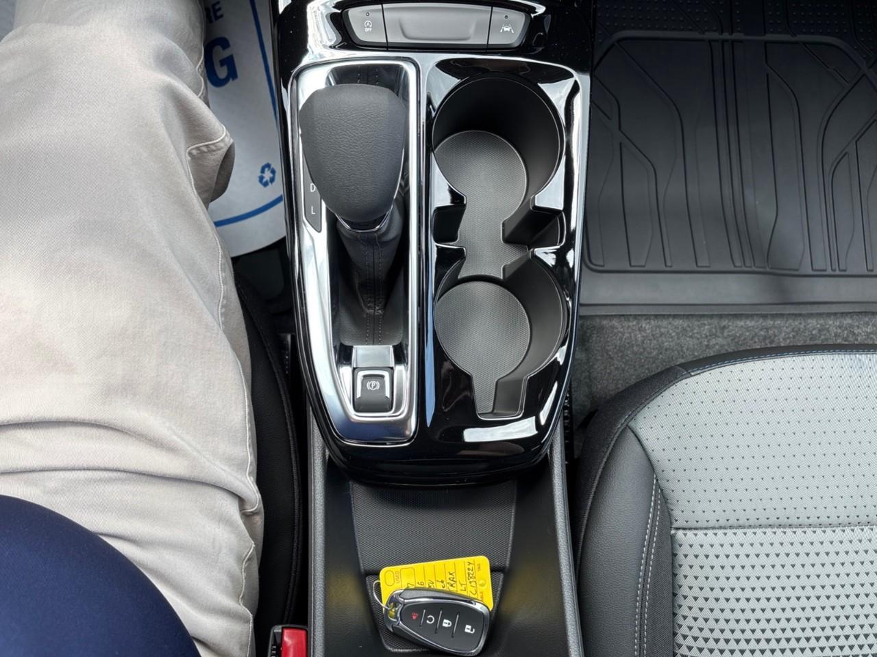 2026 Chevrolet Trax LT New Small 5 Passenger FWD SUV with Heated Front Seats, Heated Steering Wheel and an 11 Diagonal Touchscreen Radio with Wireless Apple Carplay/Android Auto Photo