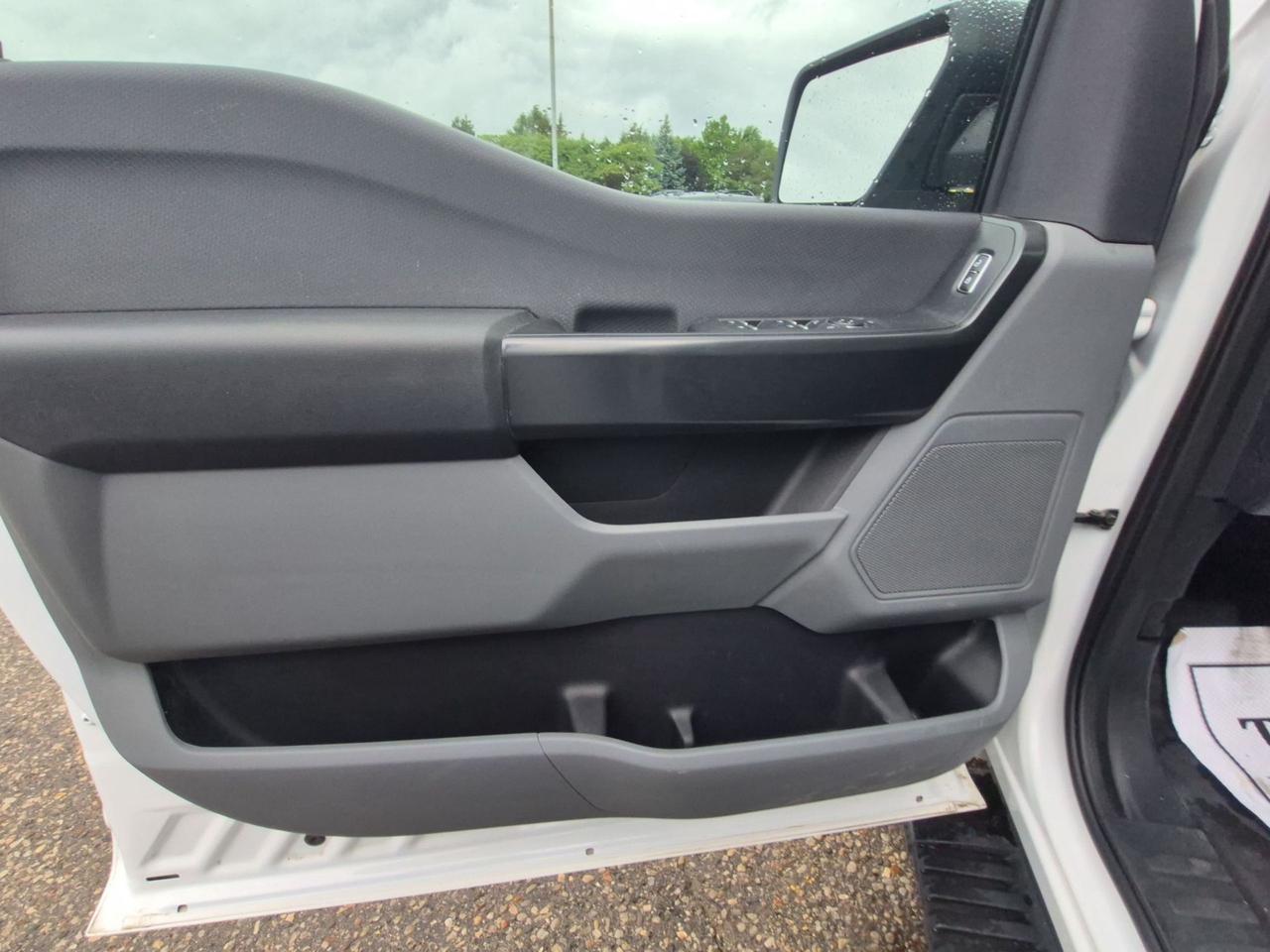 2025 Ford F-150 PREVIOUS DEMO! 2.7L ECO, SIDE STEPS, GREAT ON GAS! Photo