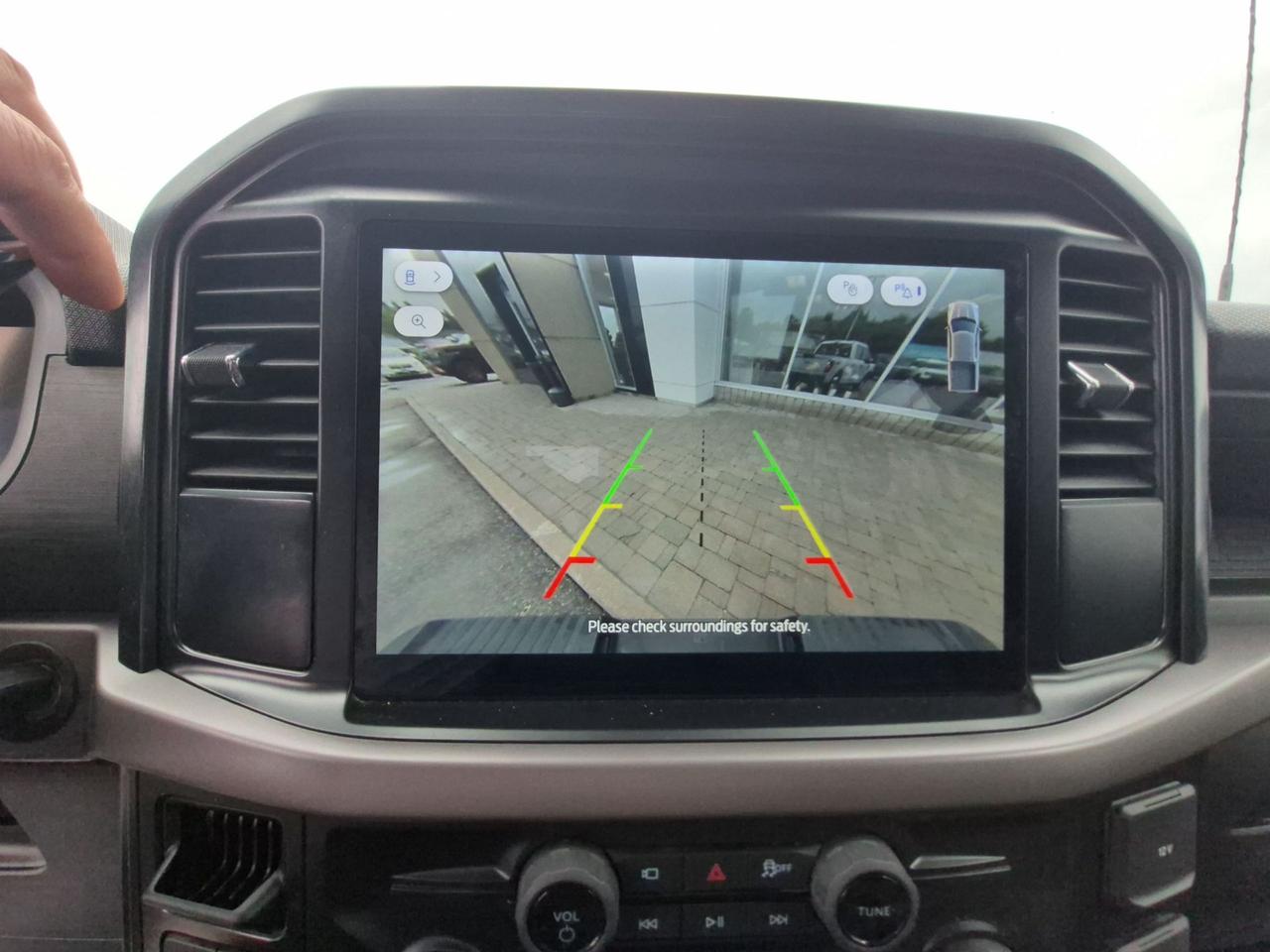 2025 Ford F-150 PREVIOUS DEMO! 2.7L ECO, SIDE STEPS, GREAT ON GAS! Photo