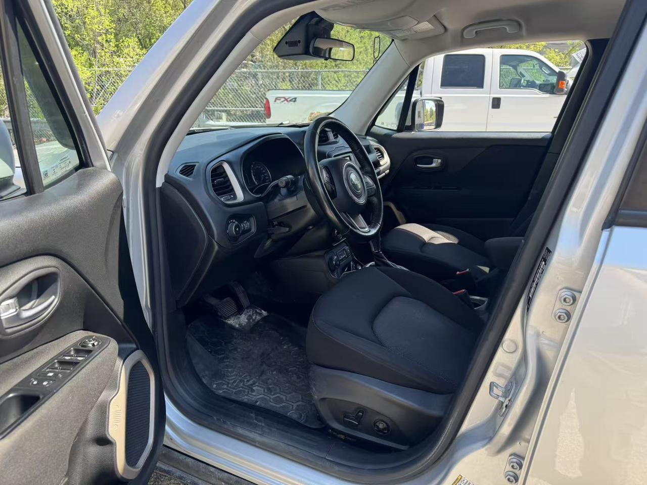 2015 Jeep Renegade 4WD 4dr North Photo