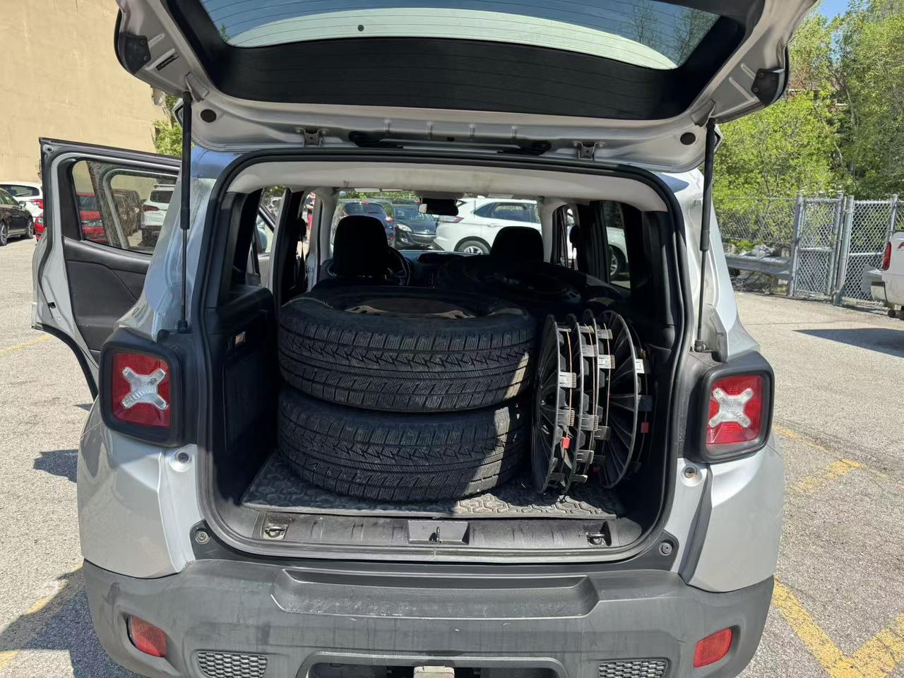 2015 Jeep Renegade 4WD 4dr North Photo