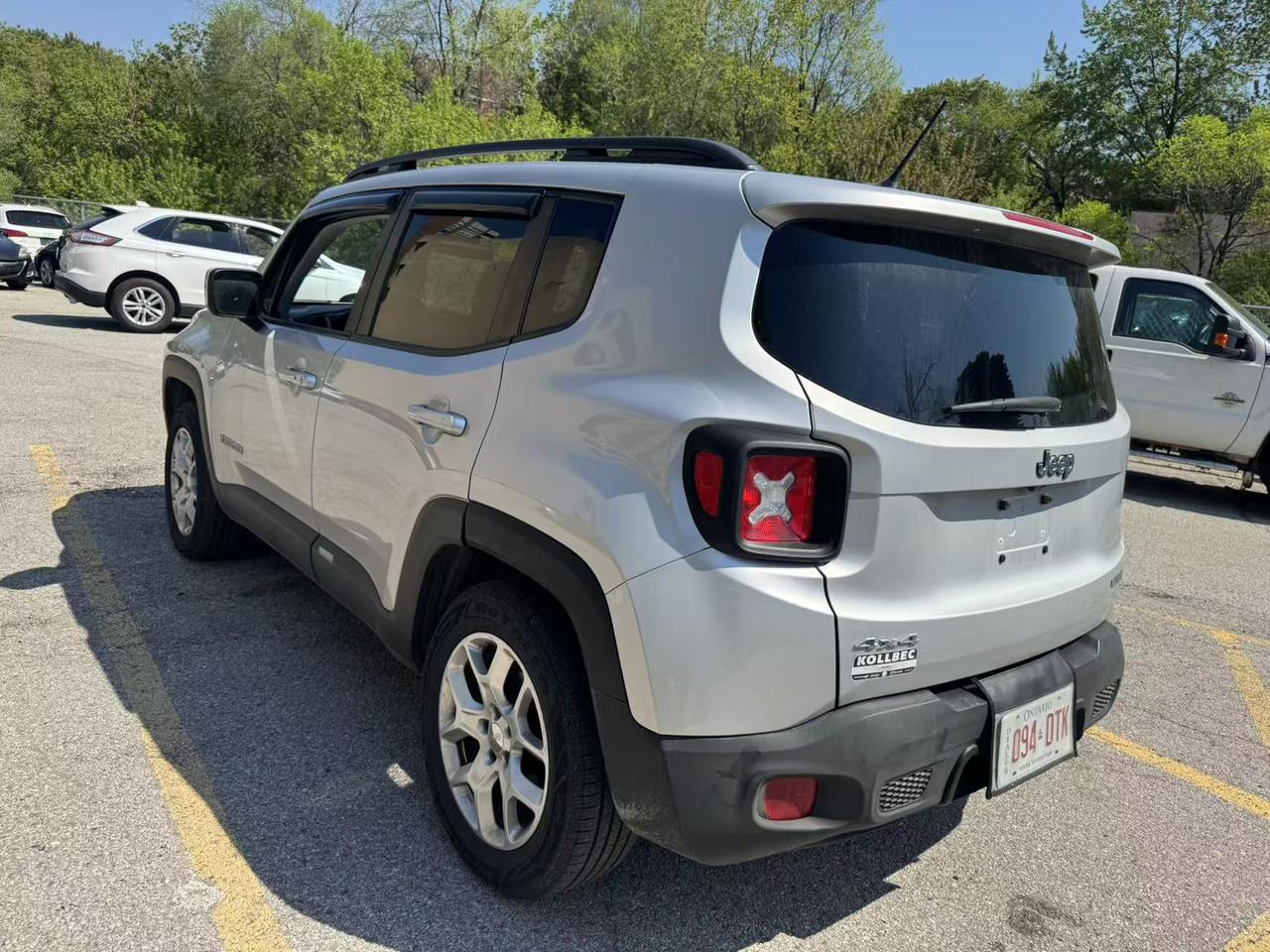 2015 Jeep Renegade 4WD 4dr North Photo4
