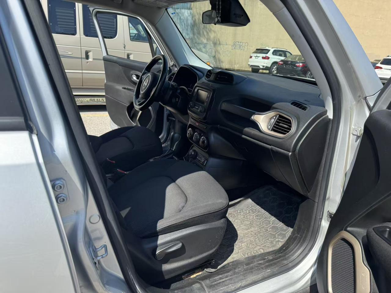 2015 Jeep Renegade 4WD 4dr North Photo