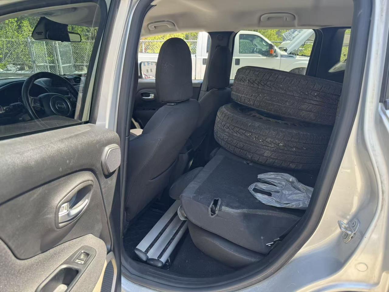 2015 Jeep Renegade 4WD 4dr North Photo