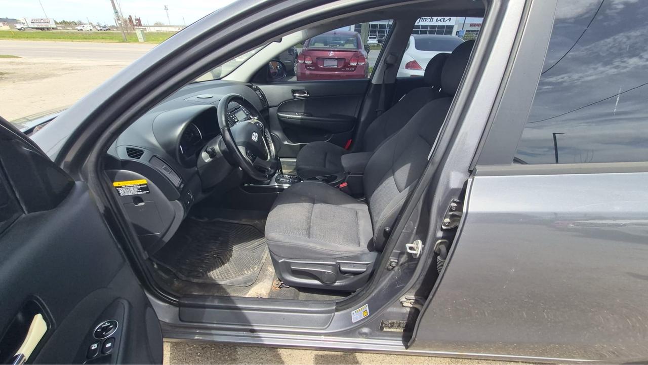 2009 Hyundai Elantra Touring GL, AUTO, 4 CYL, SUNROOF, OILED, CERTIFIED Photo
