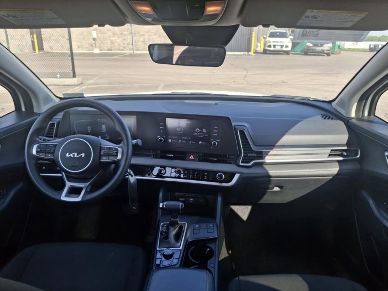 2024 Kia Sportage LX AWD | Heated Seats | CarPlay + Android | Rear Camera | and More ! Photo