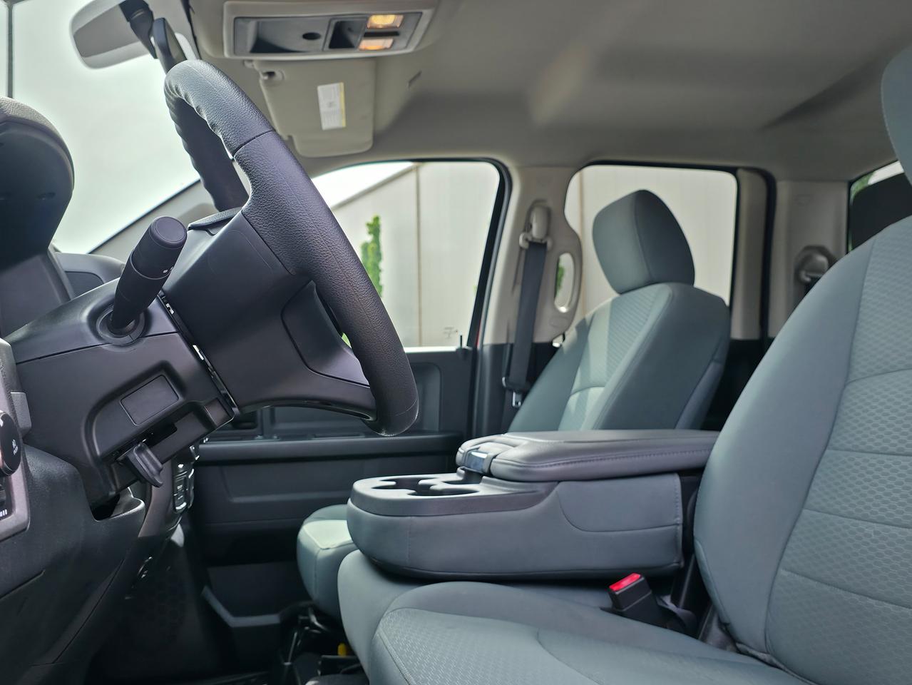 2018 RAM 1500 Express **V6 & LOW KILOMETERS** Photo