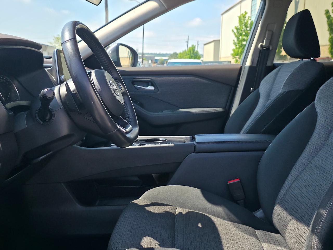 2021 Nissan Rogue FWD SV *DEALER SERVICED* Photo