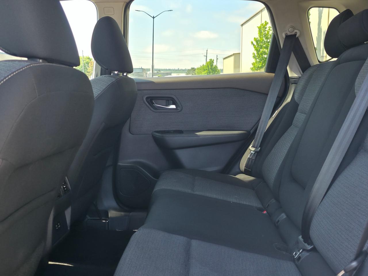 2021 Nissan Rogue FWD SV *DEALER SERVICED* Photo