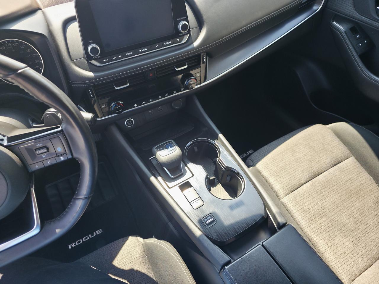 2021 Nissan Rogue FWD SV *DEALER SERVICED* Photo