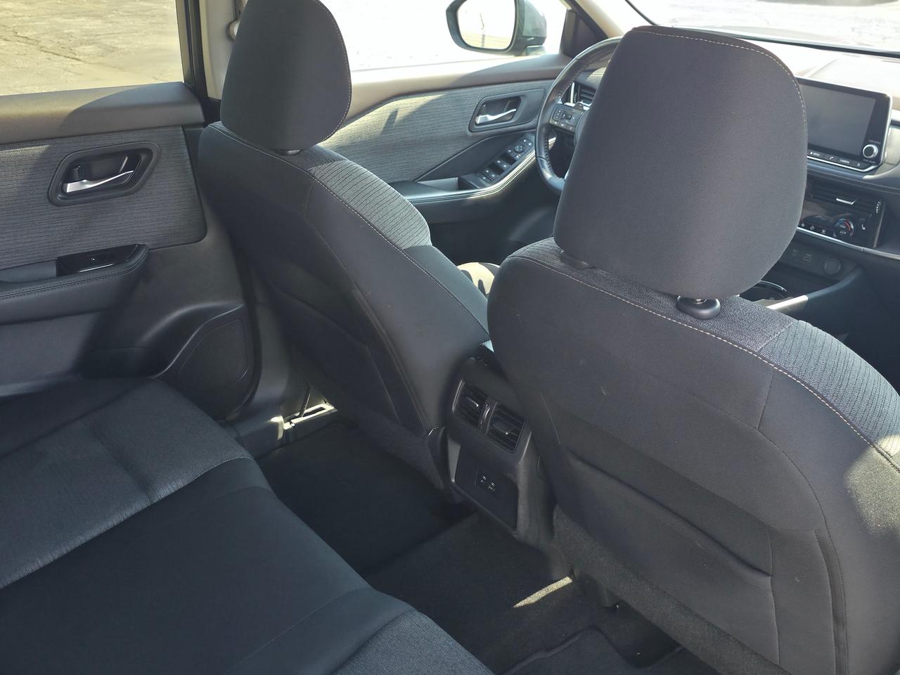 2021 Nissan Rogue FWD SV *DEALER SERVICED* Photo