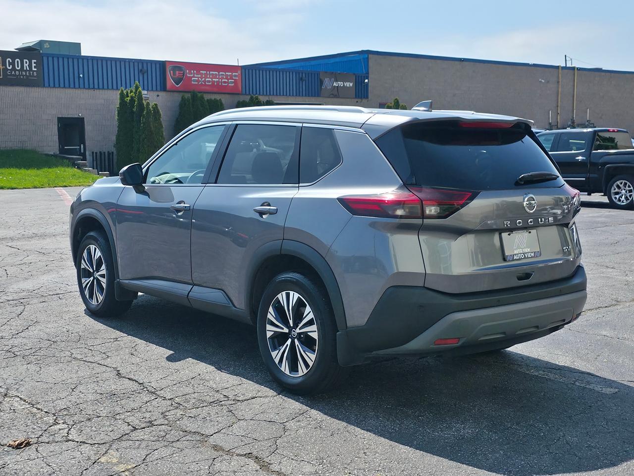 2021 Nissan Rogue FWD SV *DEALER SERVICED* Photo