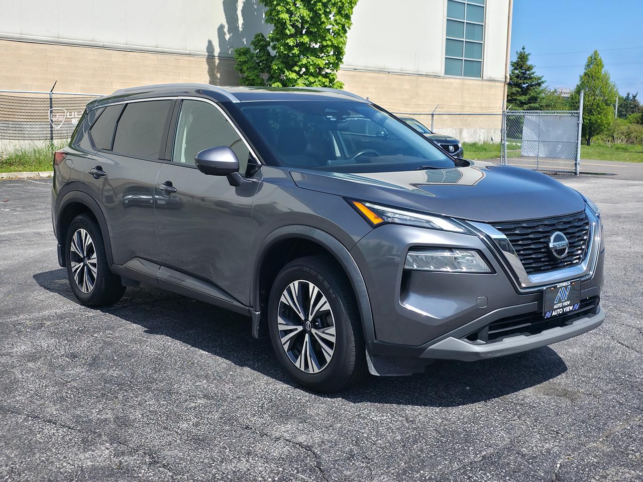 2021 Nissan Rogue FWD SV *DEALER SERVICED* Photo2