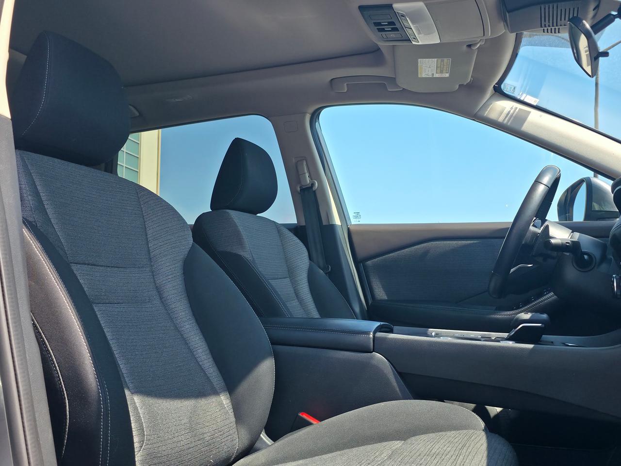 2021 Nissan Rogue FWD SV *DEALER SERVICED* Photo