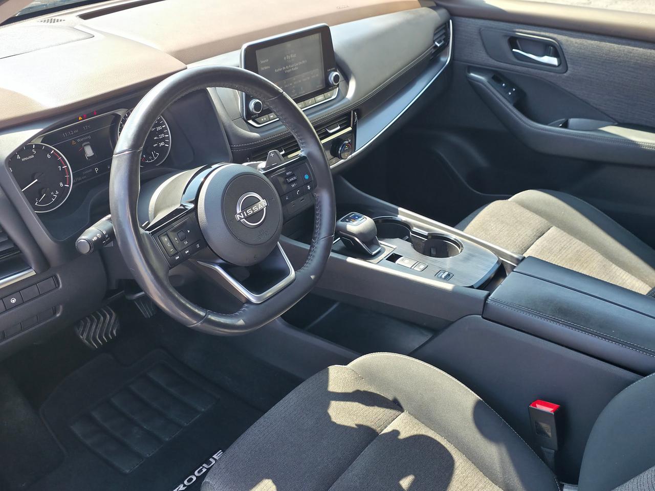2021 Nissan Rogue FWD SV *DEALER SERVICED* Photo