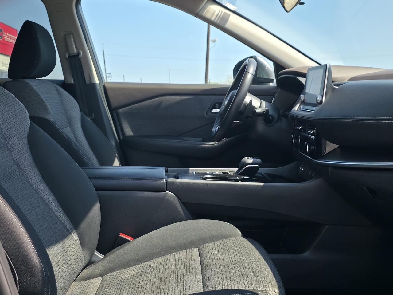 2021 Nissan Rogue FWD SV *DEALER SERVICED* Photo