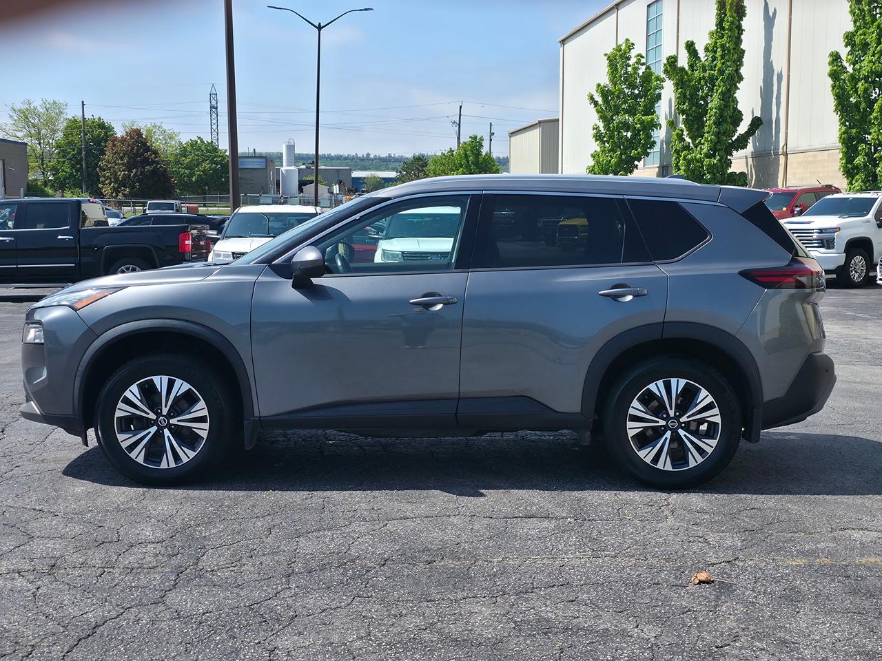 2021 Nissan Rogue FWD SV *DEALER SERVICED* Photo
