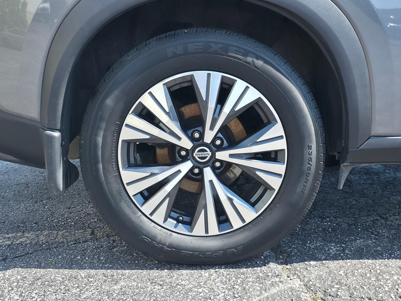 2021 Nissan Rogue FWD SV *DEALER SERVICED* Photo
