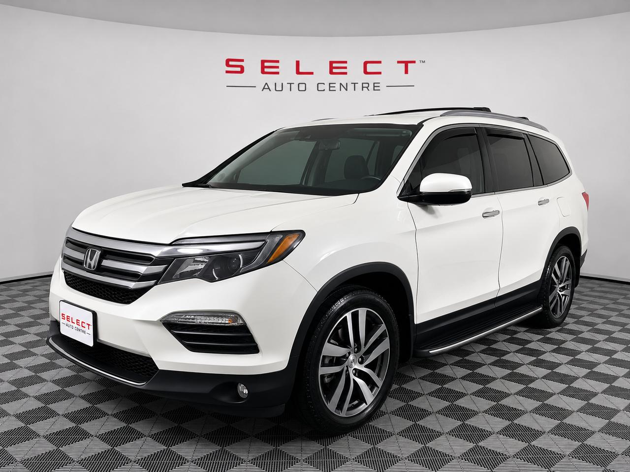 2017 Honda Pilot Touring*CAPTAIN CHAIRS*DVD*NAVI*LOADED* - Photo #1