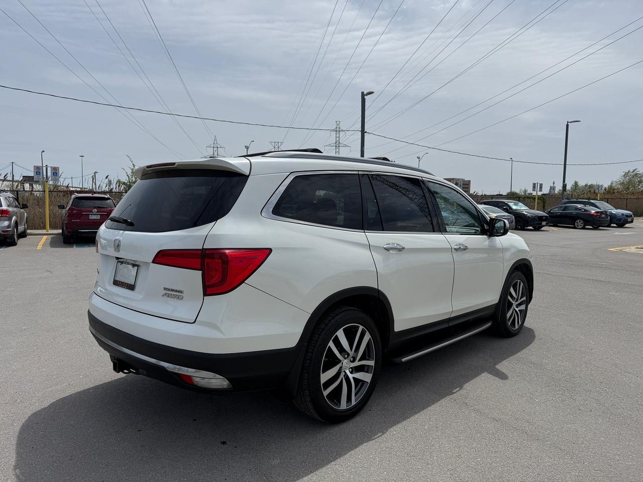 2017 Honda Pilot Touring*CAPTAIN CHAIRS*DVD*NAVI*LOADED* Photo