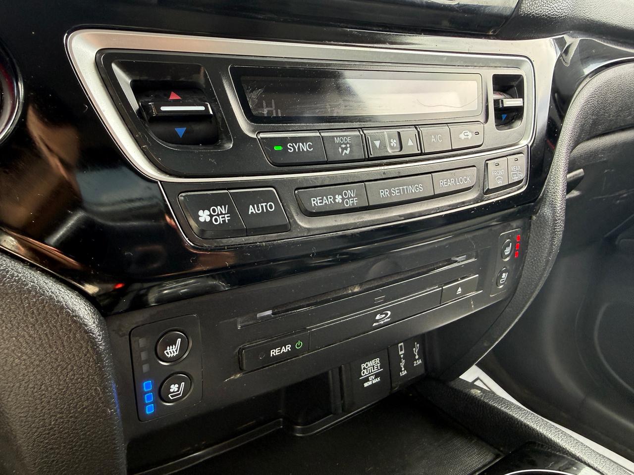 2017 Honda Pilot Touring*CAPTAIN CHAIRS*DVD*NAVI*LOADED* Photo