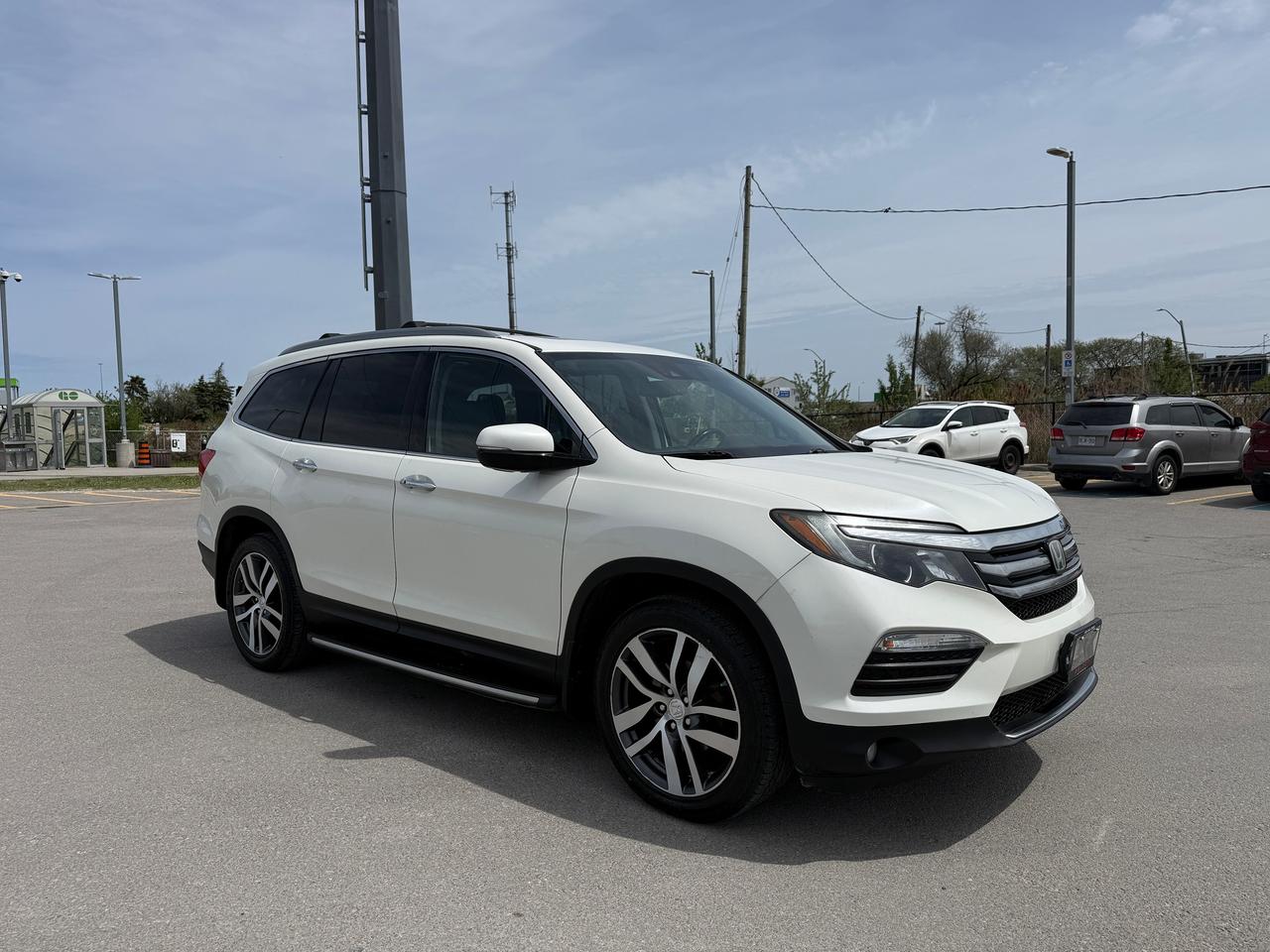 2017 Honda Pilot Touring*CAPTAIN CHAIRS*DVD*NAVI*LOADED* Photo