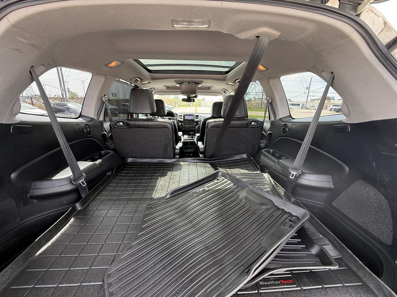2017 Honda Pilot Touring*CAPTAIN CHAIRS*DVD*NAVI*LOADED* Photo