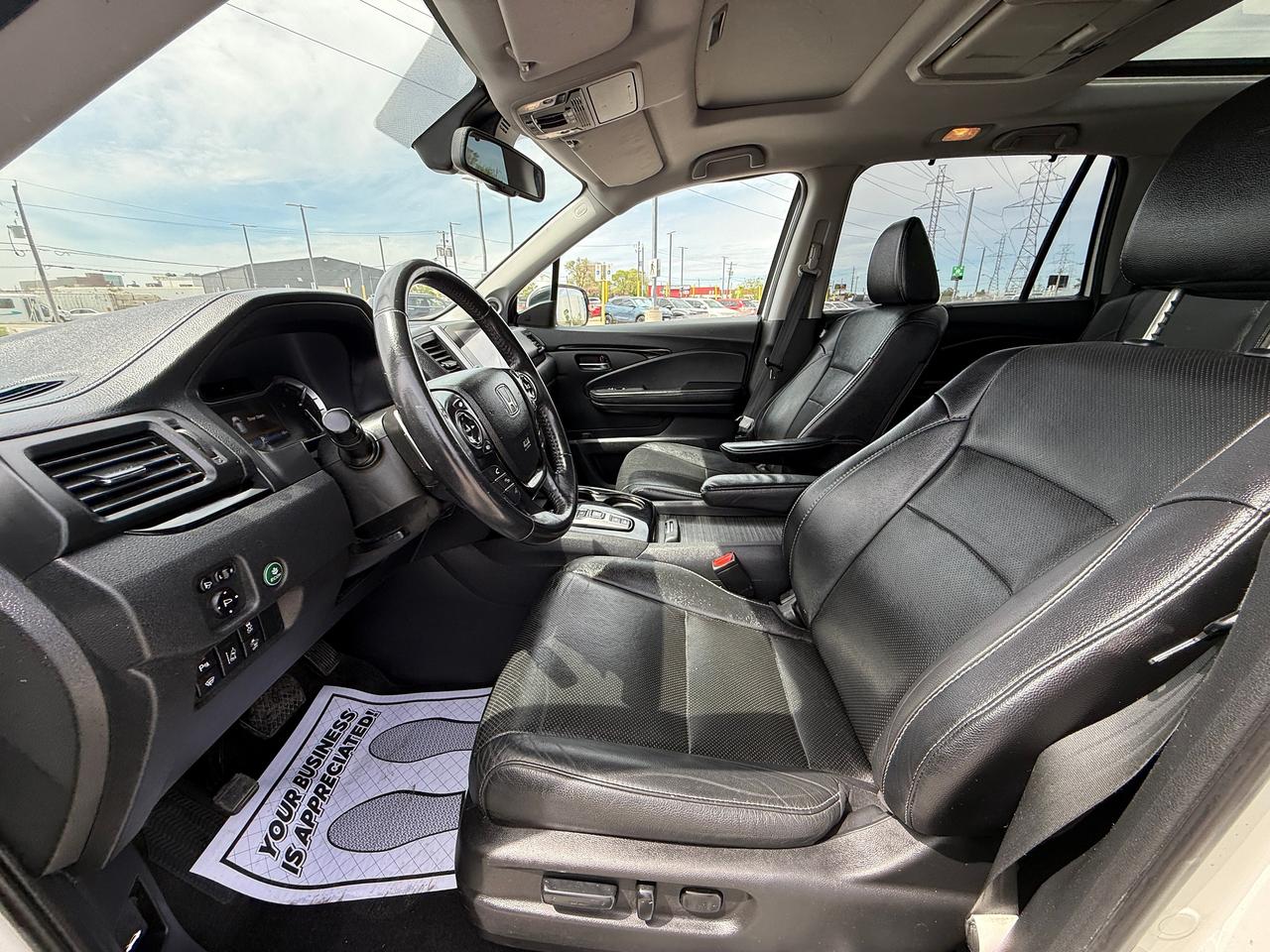 2017 Honda Pilot Touring*CAPTAIN CHAIRS*DVD*NAVI*LOADED* Photo