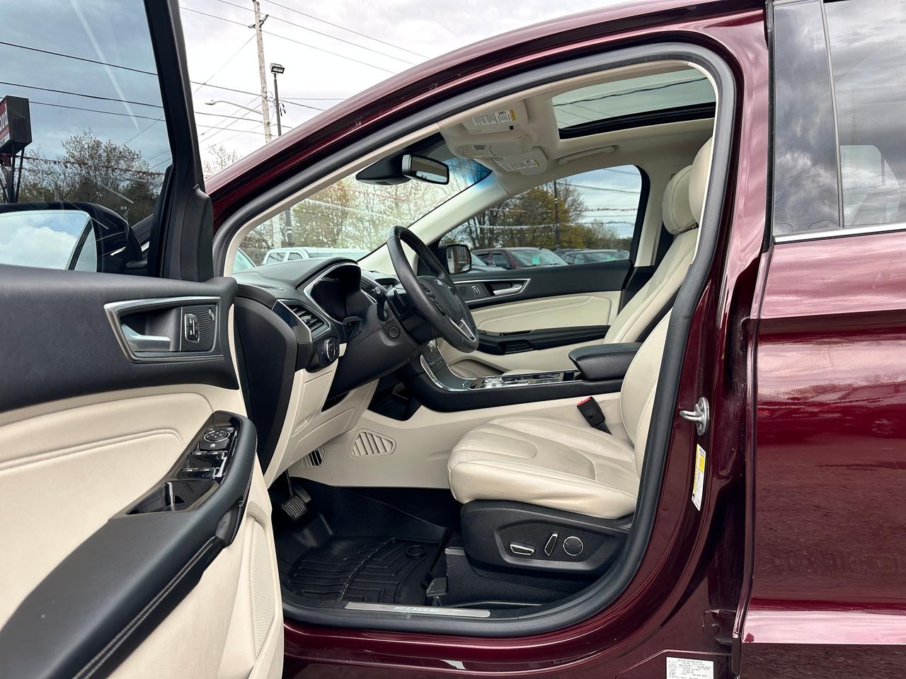 2019 Ford Edge TitaniumAWD PanoRoof HTD/CLD Leather XM NAV Alloys - Photo #16