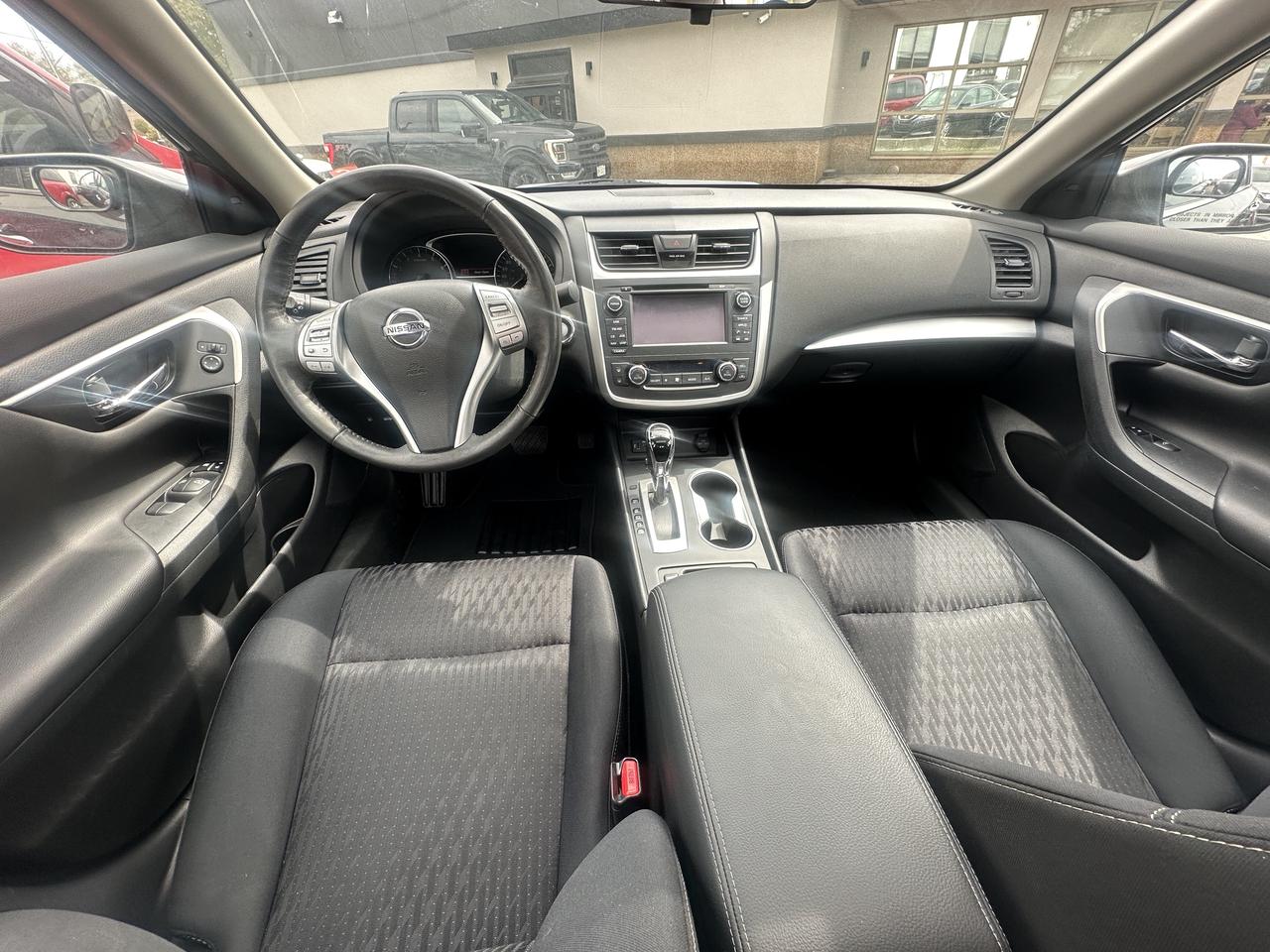 2017 Nissan Altima SV Photo