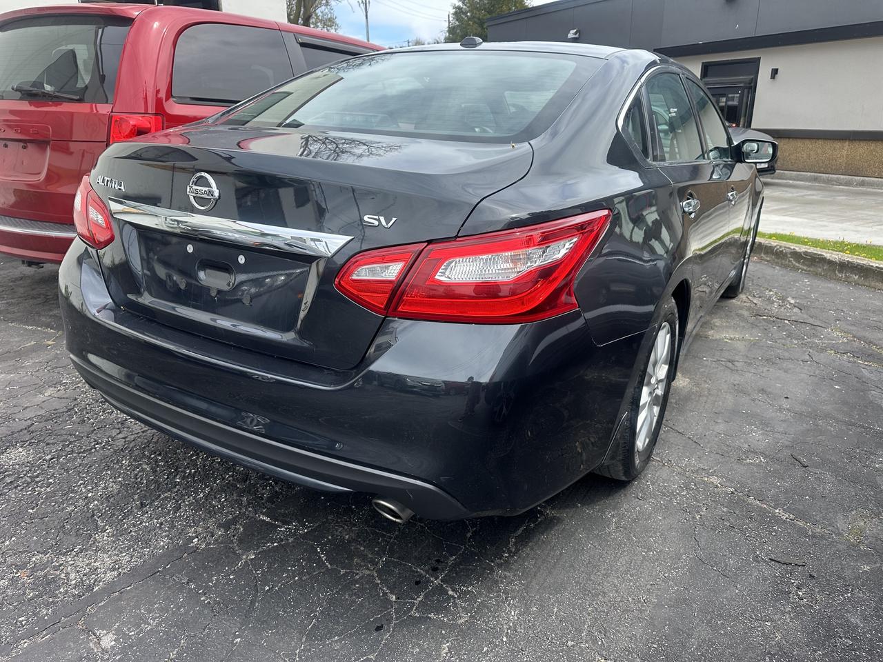 2017 Nissan Altima SV Photo