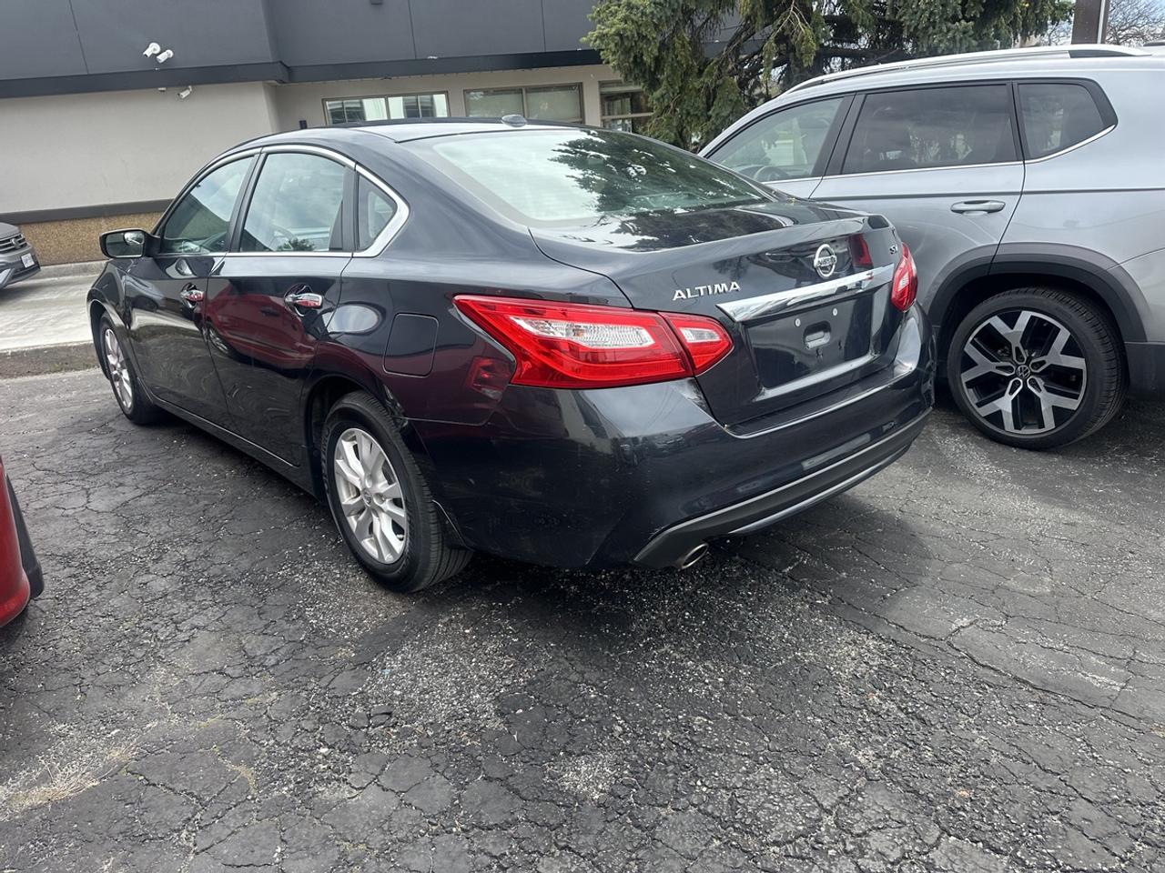 2017 Nissan Altima SV Photo