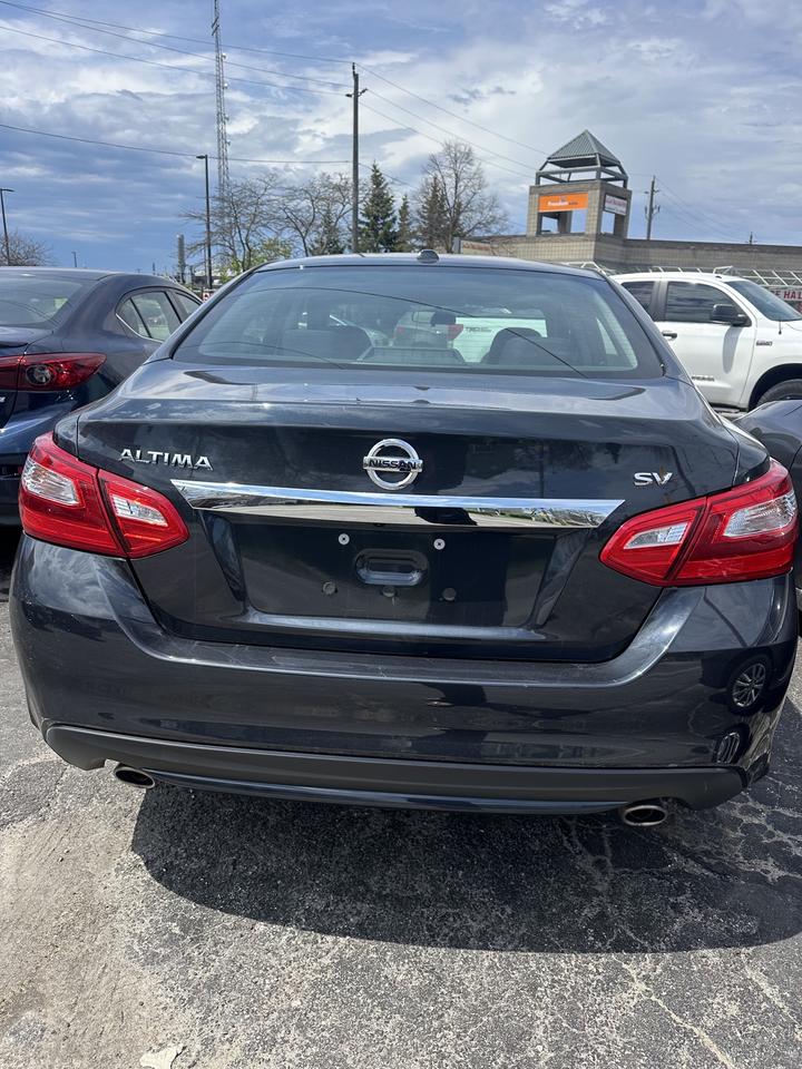 2017 Nissan Altima SV Photo