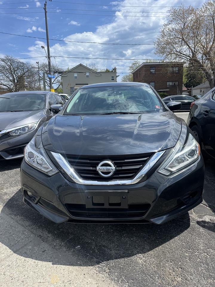 2017 Nissan Altima SV Photo2
